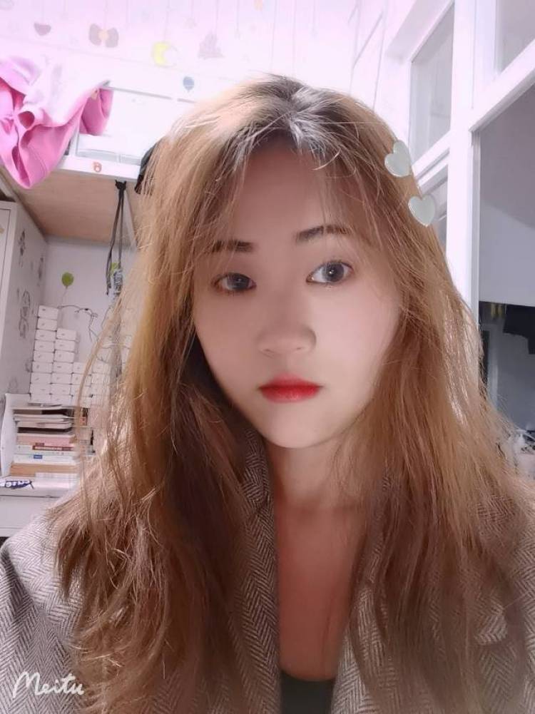 吧唧一口-江苏省·苏州市·姑苏区--是学生,没有太多经验,但可以尝试,可接寄拍,饰品,包包,衣服