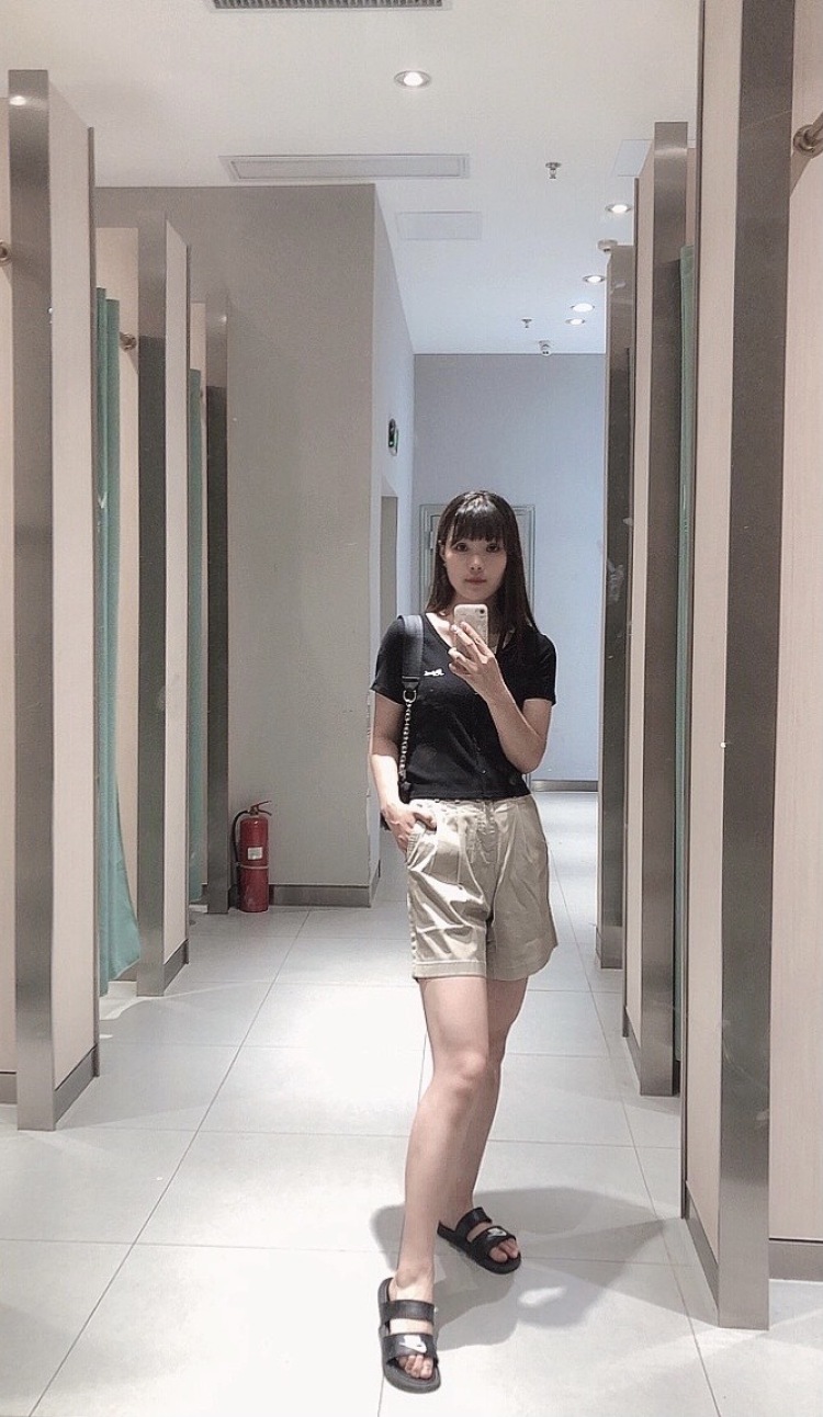 🎈茜-陕西省·西安市·新城区--身高:165,体重:95斤。爱拍照,会修图,可接寄拍。衣服,物品都可。