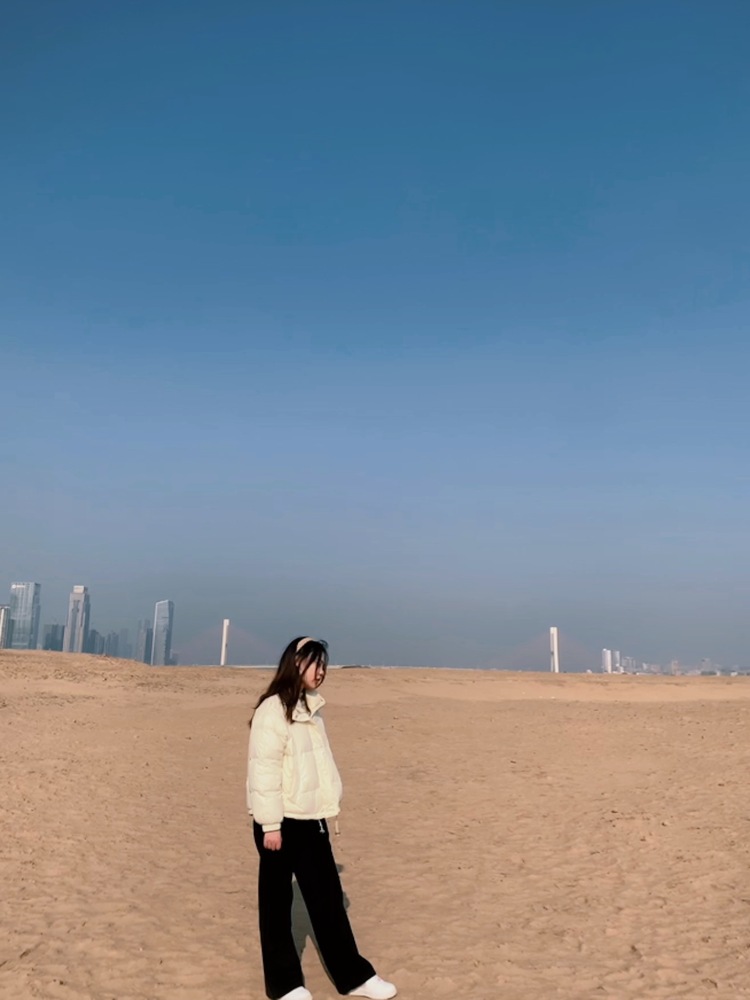 Chris-江西省·南昌市·红谷滩区-微博/***-👱🏻‍♀️本人事业单位从业者，年龄23，身高163，体重98斤。
👉喜欢拍照拍视频，逛店。
👉可接寄拍，短视频vlog探店，开箱vlog推广……