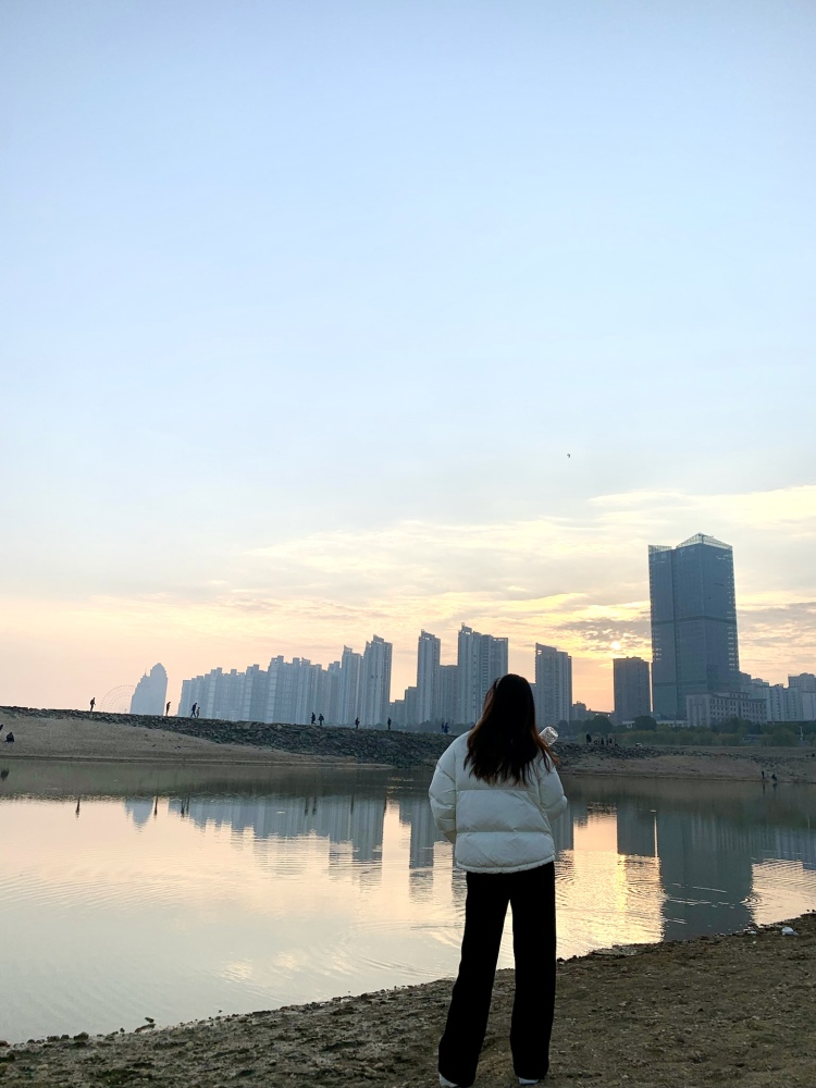 Chris-江西省·南昌市·红谷滩区-微博/***-👱🏻♀️本人事业单位从业者,年龄23,身高163,体重98斤。
👉喜欢拍照拍视频,逛店。
👉可接寄拍,短视频vlog探店,开箱vlog推广……