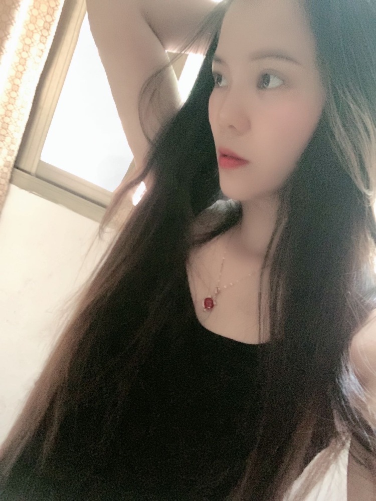Mary-广东省·清远市·英德市-抖音 微博-宝妈一枚小个子 155.82斤 孩子一岁一个月会走 平时爱拍照 可接 寄拍 送拍的一些 服装饰品 包包 母婴之类的 可长期合作