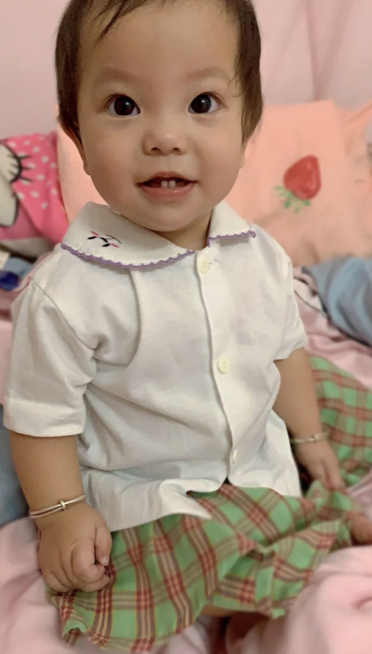 Mary-广东省·清远市·英德市-抖音 微博-宝妈一枚小个子 155.82斤 孩子一岁一个月会走 平时爱拍照 可接 寄拍 送拍的一些 服装饰品 包包 母婴之类的 可长期合作