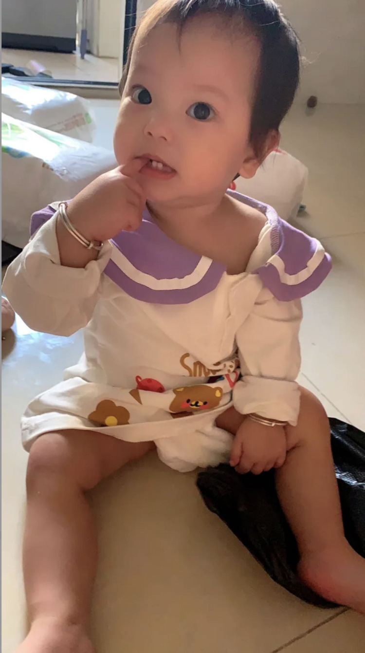 Mary-广东省·清远市·英德市-抖音 微博-宝妈一枚小个子  155.82斤  孩子一岁一个月会走 平时爱拍照   可接 寄拍 送拍的一些 服装饰品 包包 母婴之类的 可长期合作