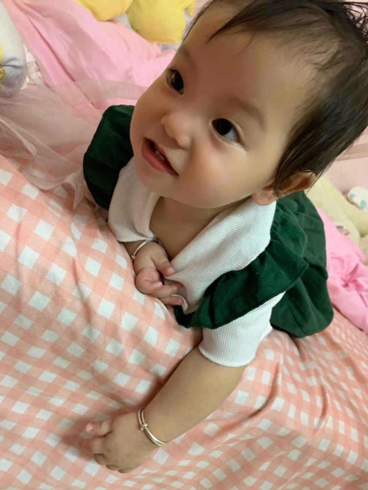 Mary-广东省·清远市·英德市-抖音 微博-宝妈一枚小个子  155.82斤  孩子一岁一个月会走 平时爱拍照   可接 寄拍 送拍的一些 服装饰品 包包 母婴之类的 可长期合作