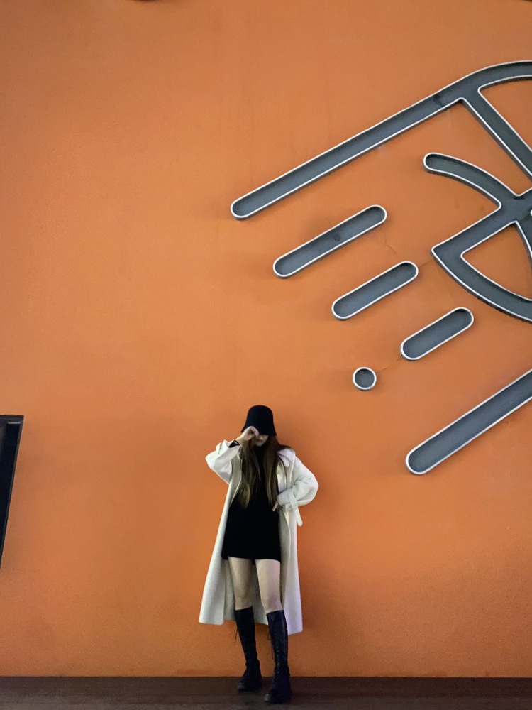 Tiamo丶琴琴琴琴-湖北省·武汉市·硚口区--身高158 体重90 会拍照会p图 喜欢跳舞 可接配饰服饰 目前是一名女装导购