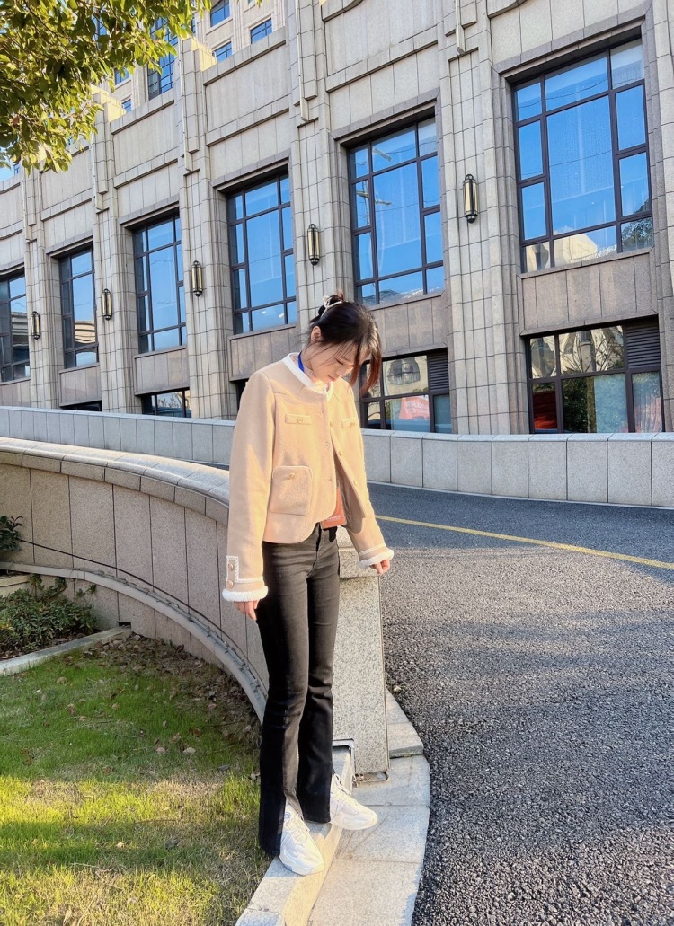 马姣姣-江苏省·无锡市·锡山区-抖音,微博,***-时间较自由,
可接寄拍送拍,买家秀,会修点图
身份:素人
年龄:23
身高:168CM
体重:51KG
坐标:江苏省·无锡市