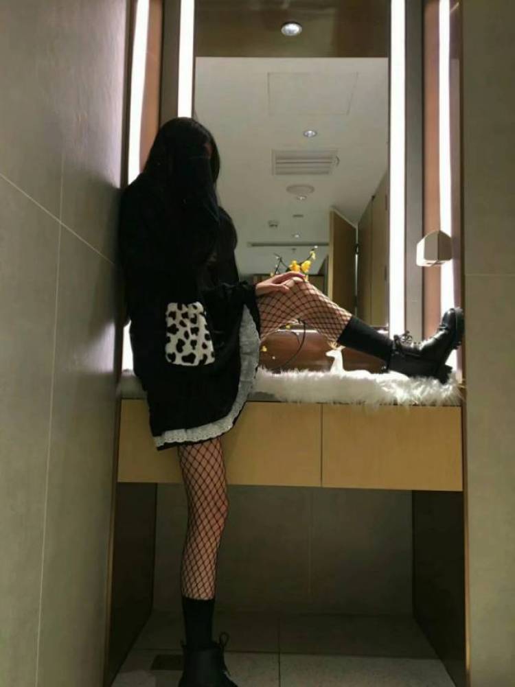 TX-广东省·深圳市·龙华区-抖音 快手-168 95斤 热爱生活 爱拍照会p图 各种风格可驾驭 接寄拍 平面模特
