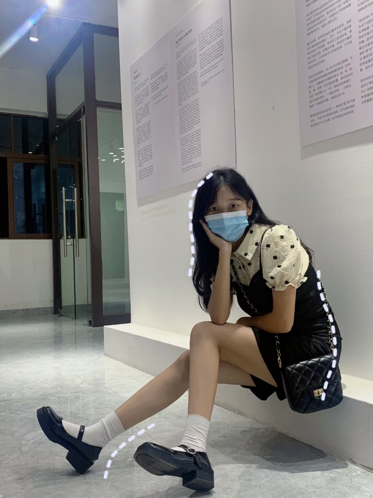 R.-广东省·珠海市·金湾区--喜欢拍照，风格多变都可以驾驭，想要找寄拍商家，拼多多，淘宝等等购物网站都可以，可以拍摄衣服包包鞋子，要求不能太露骨，日常穿的衣服，会p图