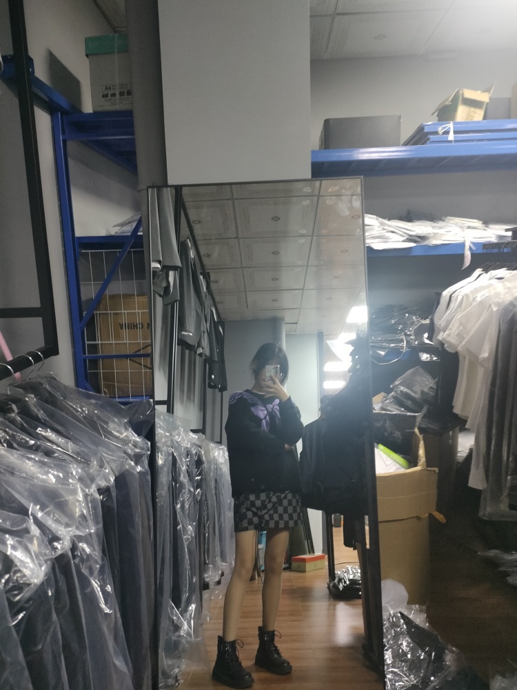 R.-广东省·珠海市·金湾区--喜欢拍照,风格多变都可以驾驭,想要找寄拍商家,拼多多,淘宝等等购物网站都可以,可以拍摄衣服包包鞋子,要求不能太露骨,日常穿的衣服,会p图