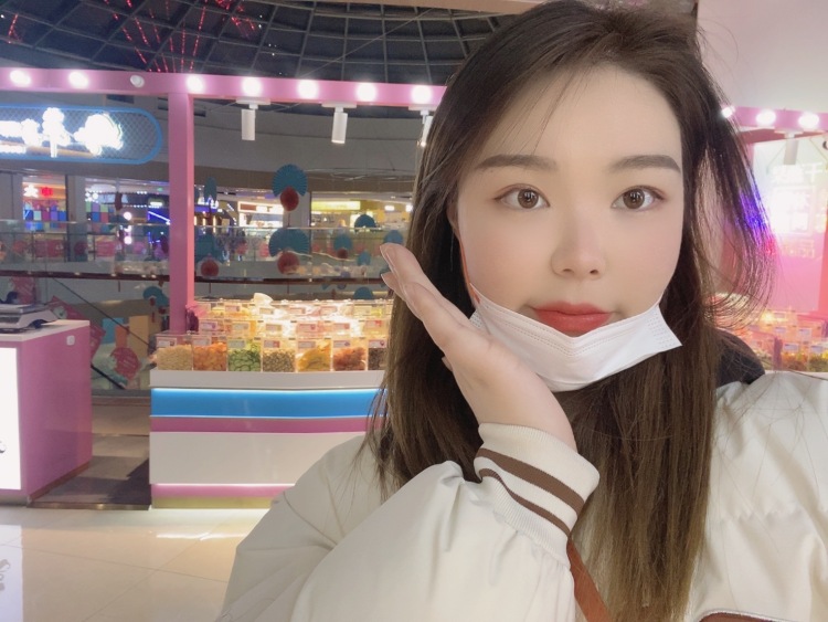 小王很正经-河南省·郑州市·巩义市--大学生一枚，平时喜欢拍照，希望老板们可以看到我这个小鬼，我可以接衣服寄拍，我有***账号可以接推广，虽然没几个粉丝。