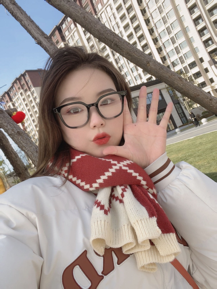 小王很正经-河南省·郑州市·巩义市--大学生一枚,平时喜欢拍照,希望老板们可以看到我这个小鬼,我可以接衣服寄拍,我有***账号可以接推广,虽然没几个粉丝。