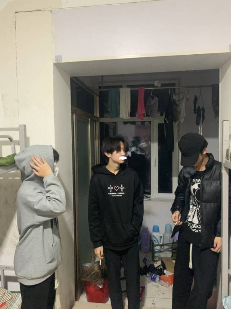 小段.-河北省·石家庄市·鹿泉区-快手-身高175体重105 身材比例好 接服装配饰第一次接触这个给一个机会