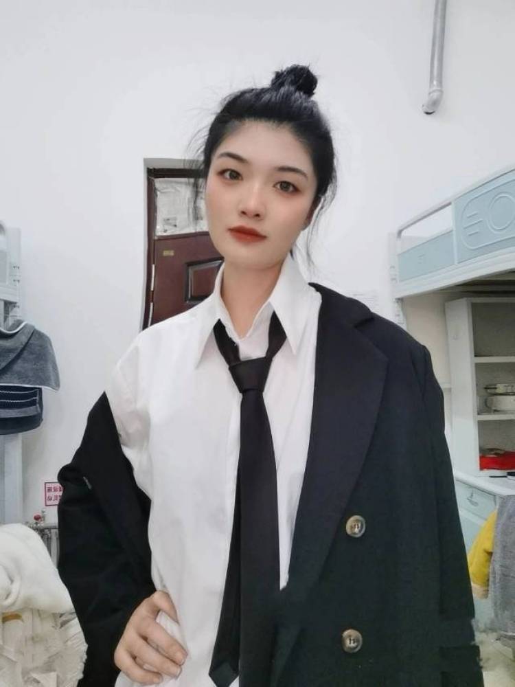 酸Nann-河北省·石家庄市·长安区--接寄拍（衣服、鞋子、帽子、首饰、包包均可）
身高：169
体重：55