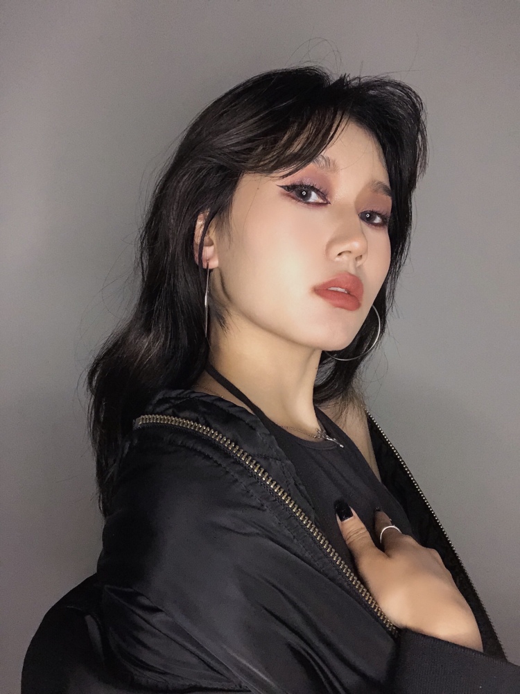 Wendy 不戴帽子-四川省·成都市·锦江区--接寄拍  衣服 包包 饰品 美瞳  化妆品
163 46kg 会p图 风格不限