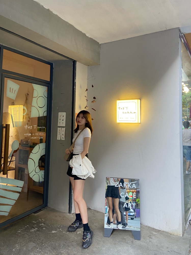 Wendy 不戴帽子-四川省·成都市·锦江区--接寄拍  衣服 包包 饰品 美瞳  化妆品
163 46kg 会p图 风格不限