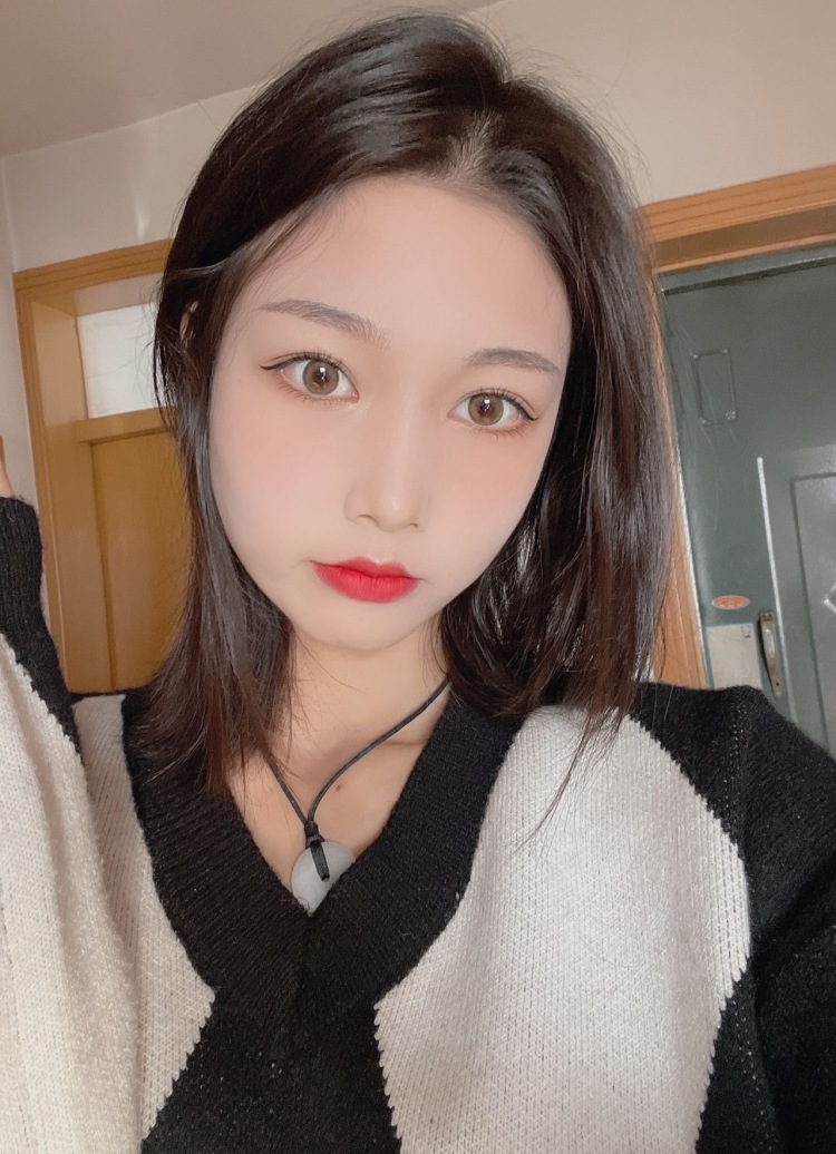 李腾.-辽宁省·沈阳市·大东区--身高167,体重100.什么风格都可驾驭，女装 饰品 包包都可，喜欢拍照，会P图，会穿搭。