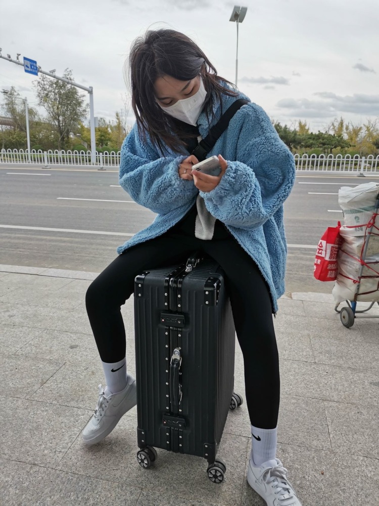 李腾.-辽宁省·沈阳市·大东区--身高167,体重100.什么风格都可驾驭,女装 饰品 包包都可,喜欢拍照,会P图,会穿搭。