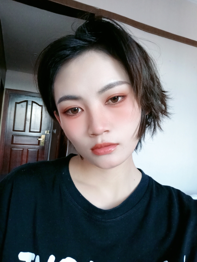 小野-云南省·昆明市·五华区--163.47,接寄拍,买家秀等,短发,有马甲线,直角肩,会跳舞,求合作。