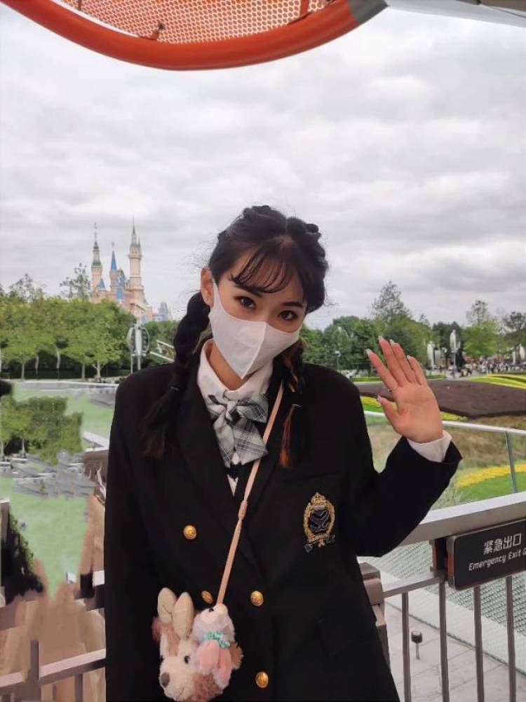 🥂 Mickie琪-辽宁省·大连市·甘井子区--170cm45kg ,舞蹈生表演生播音生。学生大三,专业模特平模礼仪拍摄,各大平台有粉丝基础,推广带货
