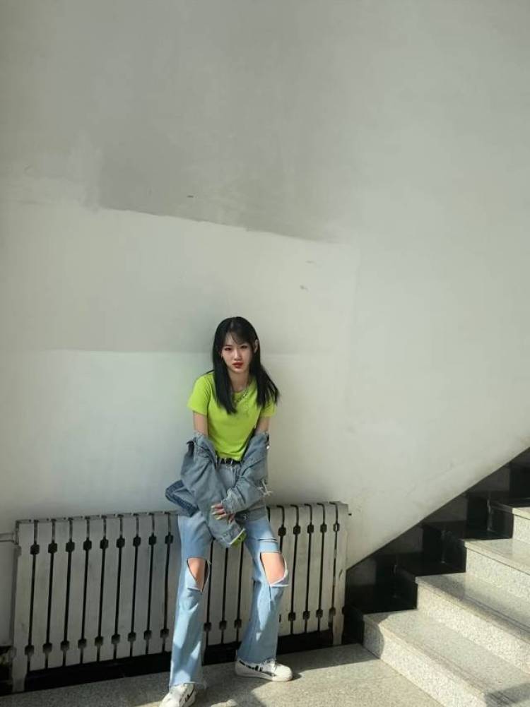 🥂 Mickie琪-辽宁省·大连市·甘井子区--170cm45kg ,舞蹈生表演生播音生。学生大三,专业模特平模礼仪拍摄,各大平台有粉丝基础,推广带货