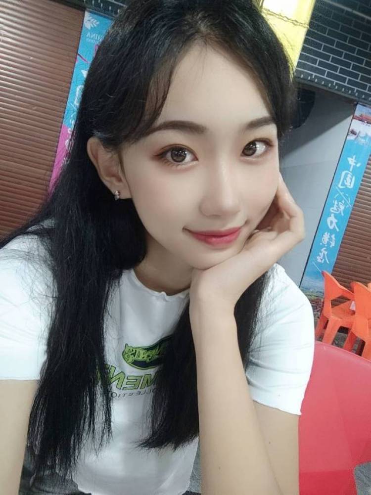 🥂 Mickie琪-辽宁省·大连市·甘井子区--170cm45kg ,舞蹈生表演生播音生。学生大三,专业模特平模礼仪拍摄,各大平台有粉丝基础,推广带货