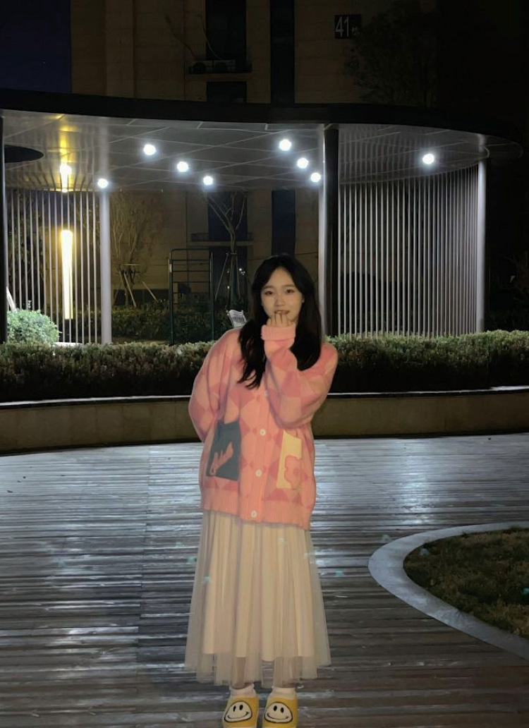 一只小瑶-河南省·郑州市·二七区-***-162 120斤 会化妆会拍照出图快高清 可以接受寄拍送拍