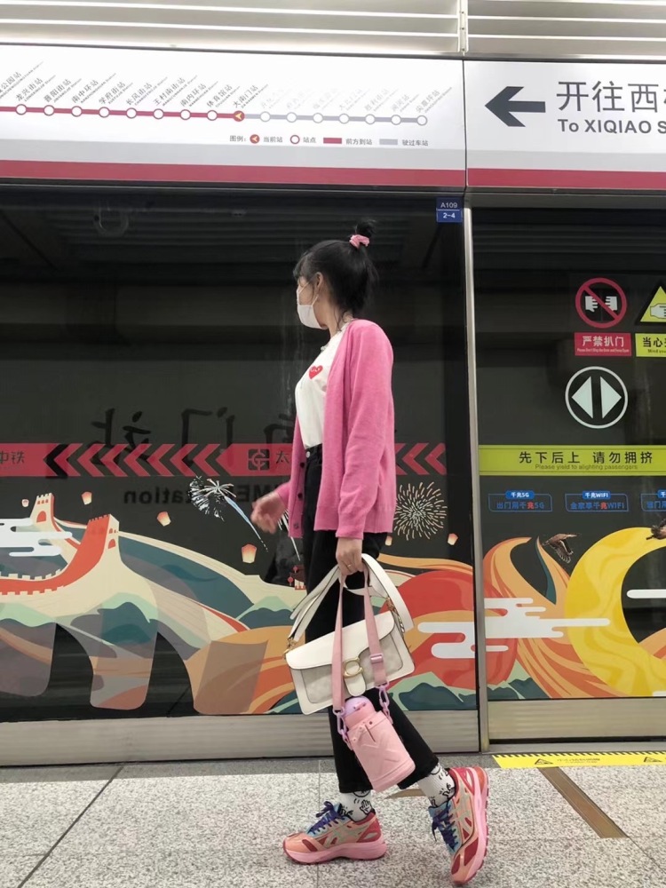 丹宝宝呀😍-山西省·吕梁市·离石区--身高165 体重90,喜欢拍照,可寄拍,各种风格都可,接衣服,鞋子,包包,化妆品,饰品,各种小物,价格好商量。