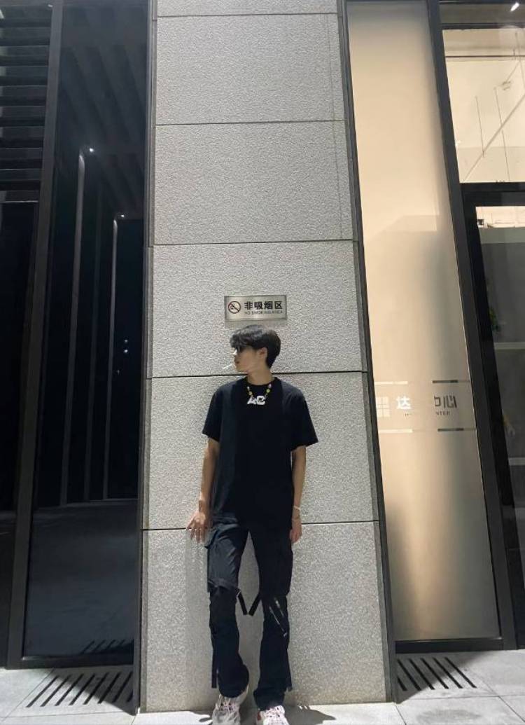 于先生-河南省·驻马店市·驿城区--接买家秀,,价格可议。适合大众穿衣风格,可以自主搭配。有一定的浏览量,可以给商家提供很好的推广。