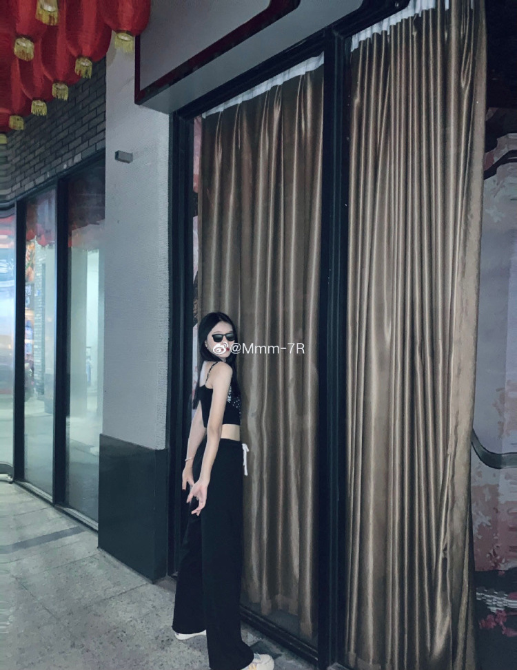 小莫-广东省·东莞市·麻涌镇-抖音-接衣服寄拍 鞋子寄拍
特长跳舞 跳舞 跳舞(接的衣服裤子鞋子可以跳舞呈现出来)