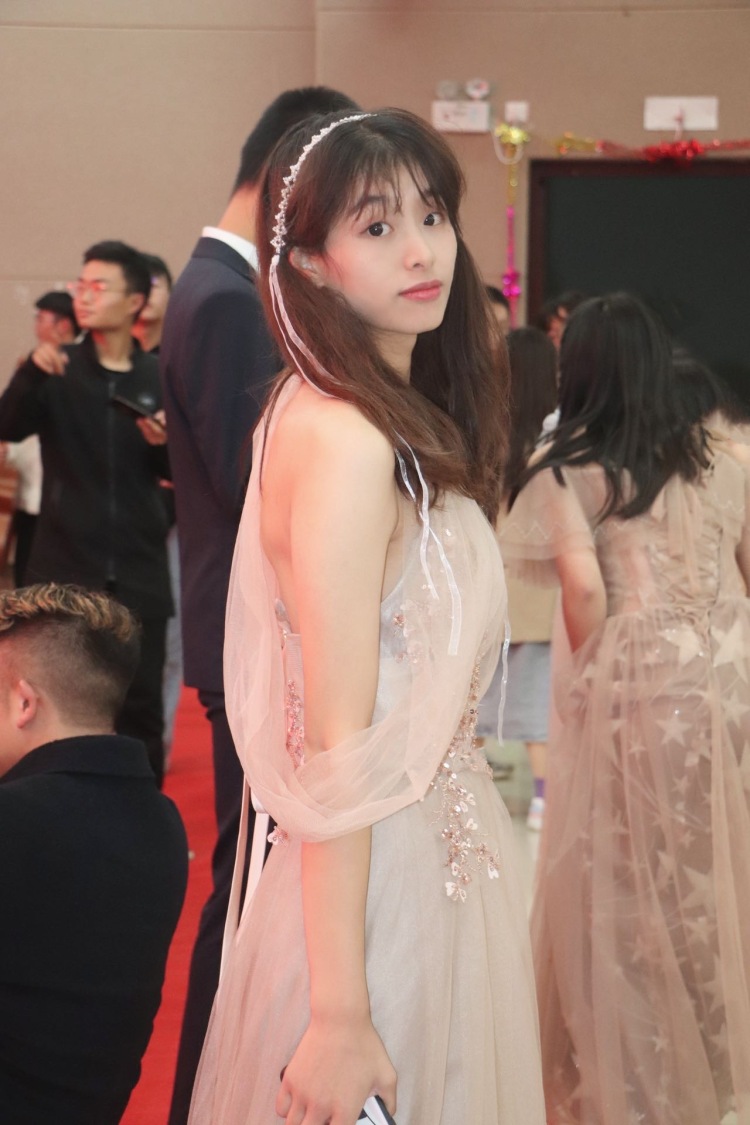 桂琴吖-贵州省·铜仁市·德江县-桂琴哒哒i-衣服,饰品买家秀,寄拍都可以💗价格可议☺️大二在校学生😘身高163体重47🤩可甜可咸🥴风格都可以哦🌸