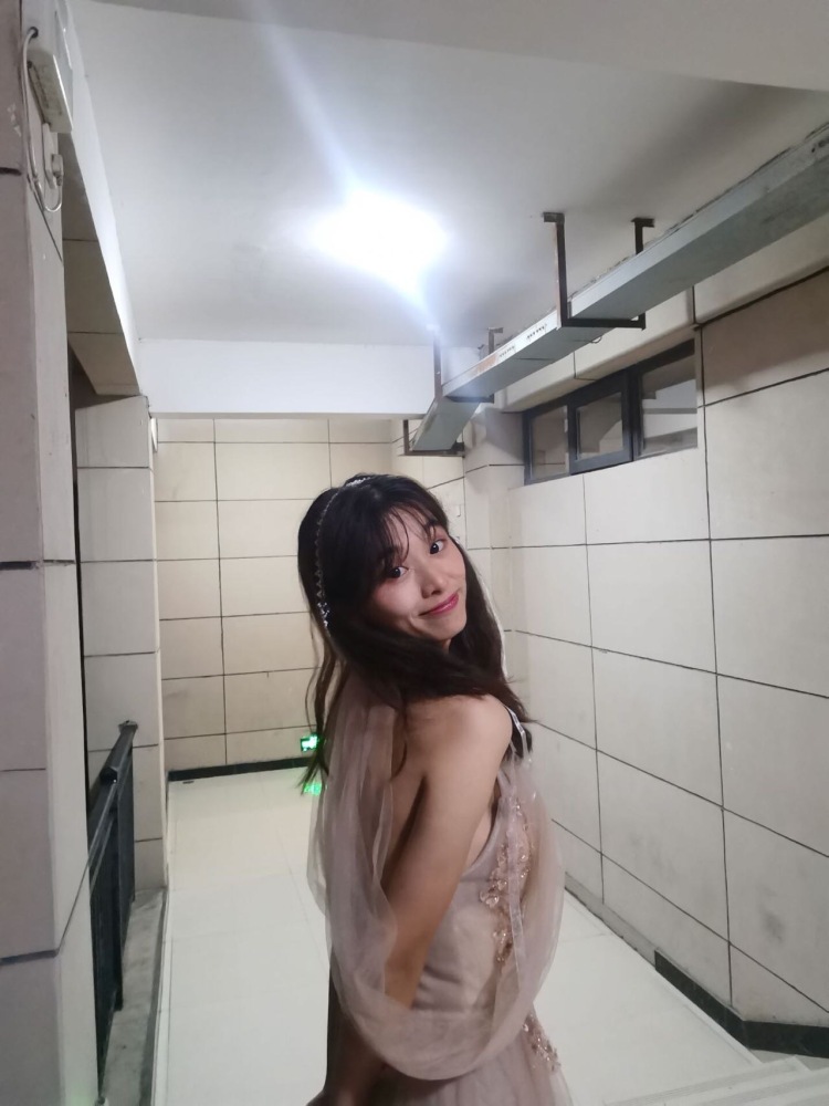桂琴吖-贵州省·铜仁市·德江县-桂琴哒哒i-衣服,饰品买家秀,寄拍都可以💗价格可议☺️大二在校学生😘身高163体重47🤩可甜可咸🥴风格都可以哦🌸