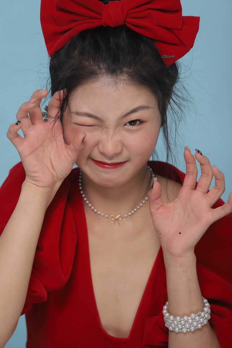 J-广东省·广州市·越秀区-快手-腿特长,平时喜欢拍照,学化妆,目标是化妆师,也会一点点跳舞,除内衣裤以为包括一些接受不了的性感,其他都OK,平面模特兼职