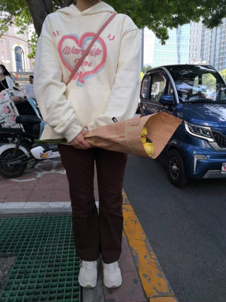 知安--河北省·承德市·兴隆县--接寄拍 出图快
服装 饰品 帽子 化妆品等等
可多种风格 最好不露脸拍摄