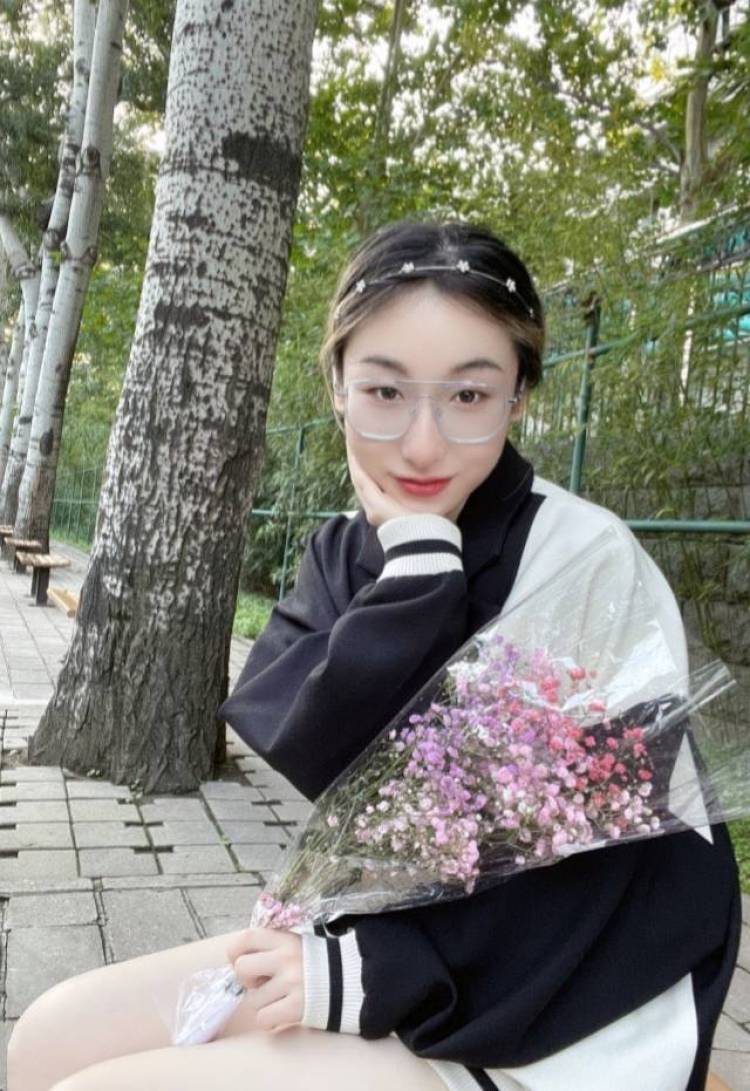 豆子-北京市·北京市·朝阳区--coser 汉服少女 喜欢民乐 多种风格 接寄拍网拍最近时间充裕欢迎合作。