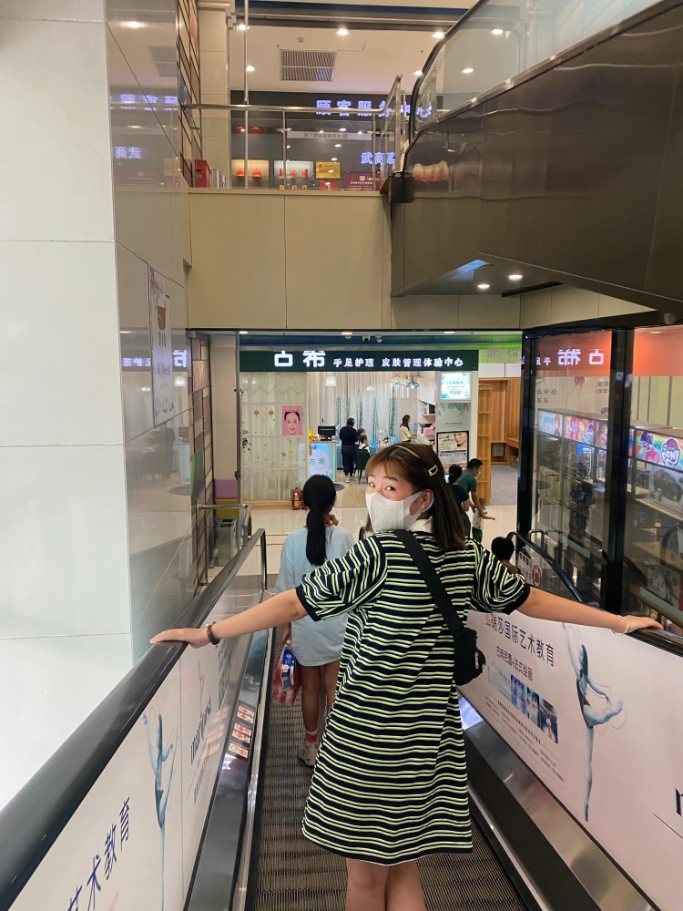 杰生-湖北省·恩施土家族苗族自治州·咸丰县-抖音、***-特别喜欢拍照 拍照设备:苹果11
接寄拍 衣服裤子包包首饰都可以
