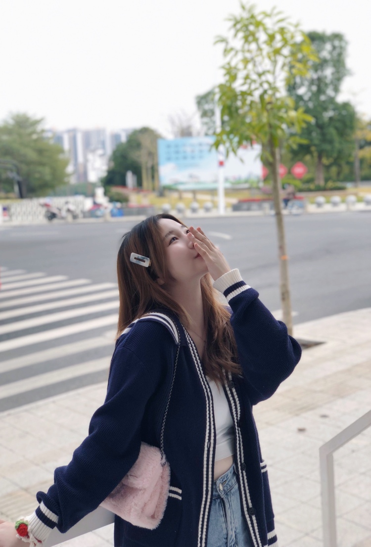 海莉-广东省·广州市·天河区-抖音,***-21岁,身高160,体重100,专业拍照,修图,写文案,可接寄拍,买家秀,开箱测评,淘宝种草带货,探店打卡等等。