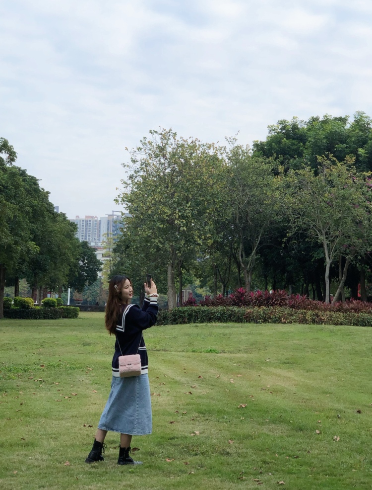 海莉-广东省·广州市·天河区-抖音，***-21岁，身高160，体重100，专业拍照，修图，写文案，可接寄拍，买家秀，开箱测评，淘宝种草带货，探店打卡等等。