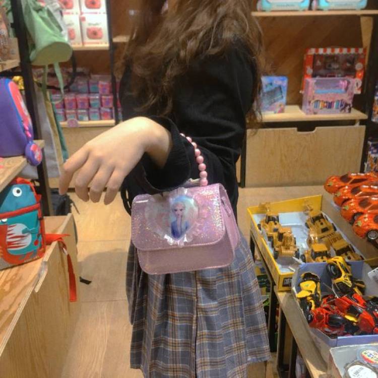 💜ss-贵州省·遵义市·汇川区--擅长拍照摄影和图片编辑以及视频剪辑。身高160体重48公斤。可做开箱视频,买家秀模特,欢迎各位合作