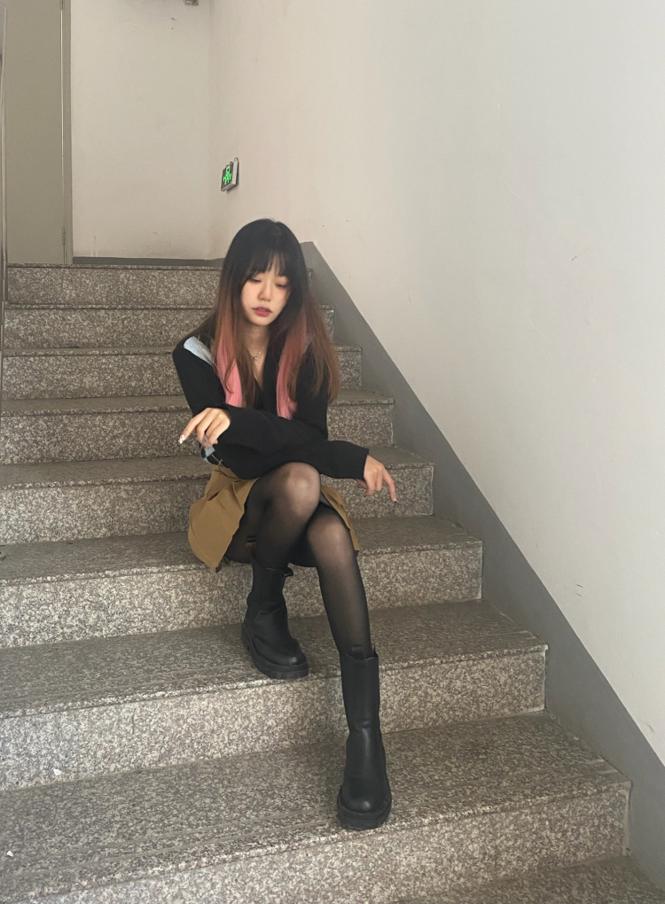 小周要好好喝茶-江苏省·南京市·江宁区--20岁,身高172,体重48。买家秀,接寄拍:服饰、包包、耳饰、鞋子、美瞳均可,欢迎商家来找我合作