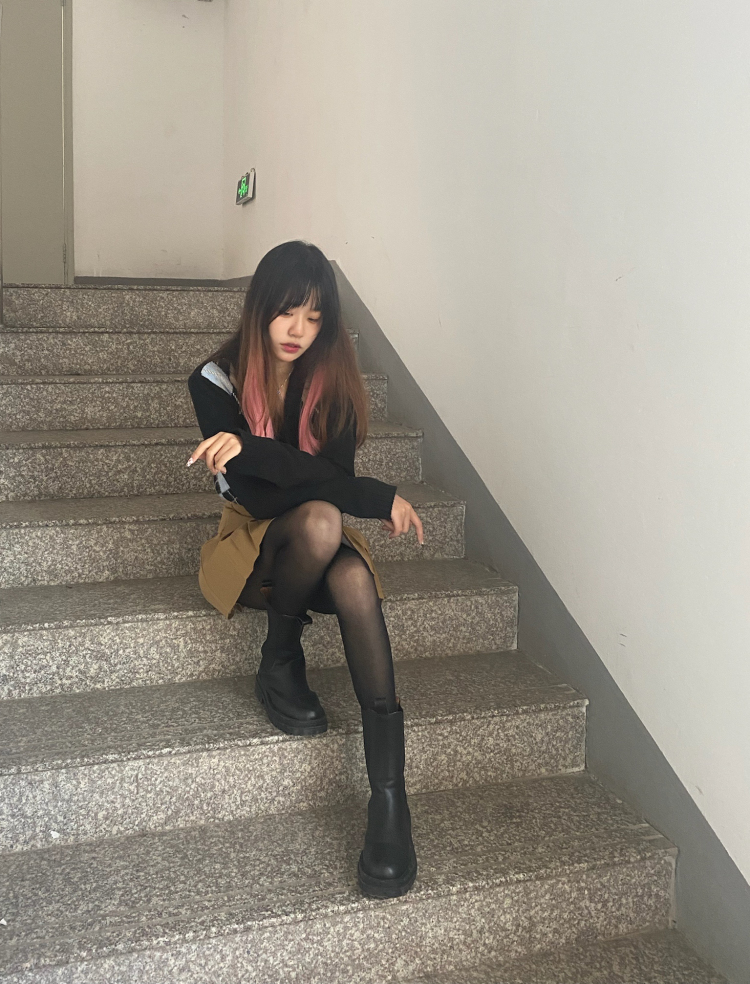 小周要好好喝茶-江苏省·南京市·江宁区--20岁，身高172，体重48。买家秀，接寄拍：服饰、包包、耳饰、鞋子、美瞳均可，欢迎商家来找我合作