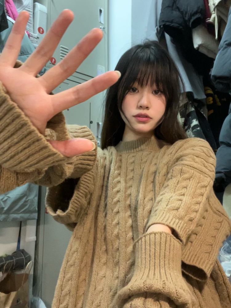 小周要好好喝茶-江苏省·南京市·江宁区--20岁，身高172，体重48。买家秀，接寄拍：服饰、包包、耳饰、鞋子、美瞳均可，欢迎商家来找我合作
