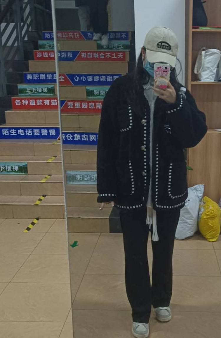 小新没蜡笔-浙江省·杭州市·西湖区--身高168 体重104
喜欢拍照擅长对镜自拍
在校大学生
想要尝试一下寄拍,欢迎来找