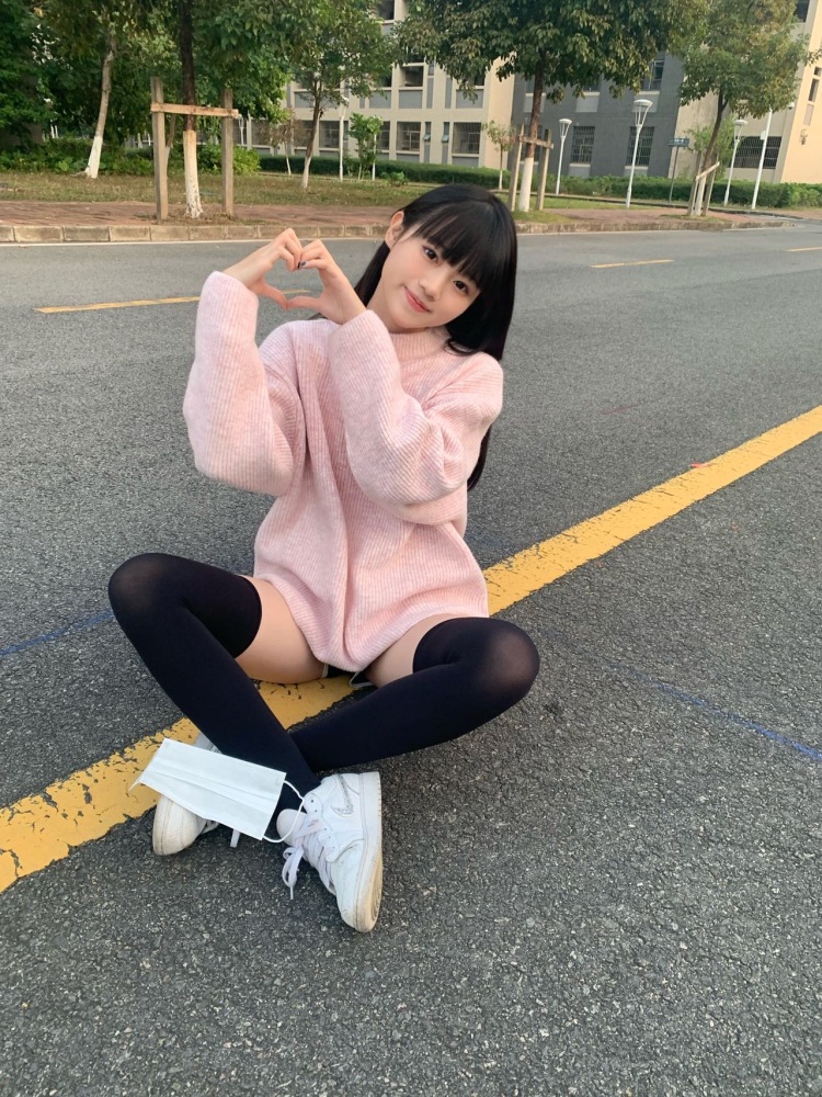 R-广东省·东莞市·塘厦镇-***-你好 我是一名在校的女大学生
穿搭什么风格我都是没问题的 期待与您的合作