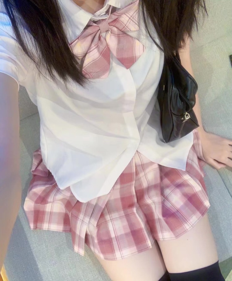 R-广东省·东莞市·塘厦镇-***-你好 我是一名在校的女大学生
穿搭什么风格我都是没问题的 期待与您的合作
