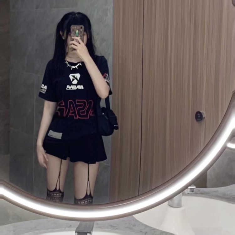 R-广东省·东莞市·塘厦镇-***-你好 我是一名在校的女大学生
穿搭什么风格我都是没问题的 期待与您的合作