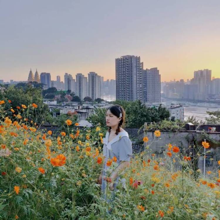 阿佳啊-重庆市·重庆市·渝中区-微博 *** -身高159  体重50 属于梨形身材
风格:高级 复古 甜美 辣妹 名媛 欧美 
 会拍照 会P图  希望接到一些服装饰品或者生活类的单 第一次来到网红湾 希望各位商家看看我