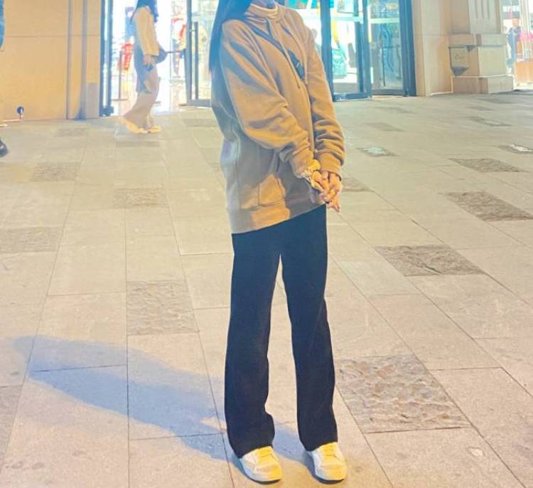 小酥-福建省·厦门市·湖里区--本人身高160  体重100斤   属于微微圆润
接寄拍（不收取任何什么会费之类的 因为我怕被骗）
接网红打卡（同样不收取费用的）
关于费用问题 酬劳合适即可☺️ ☺️ ☺️