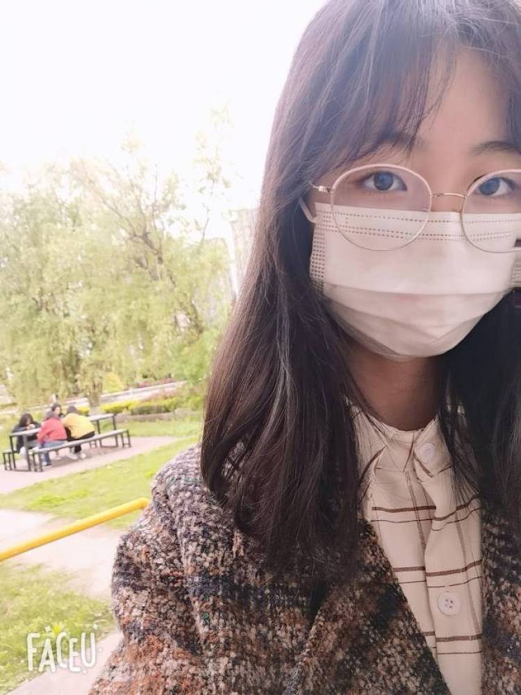 freezia-江苏省·常州市·钟楼区-***-普通大学生,赚点零花钱。会搭配衣服,会P图,可接衣服,饰品,鞋子的单
