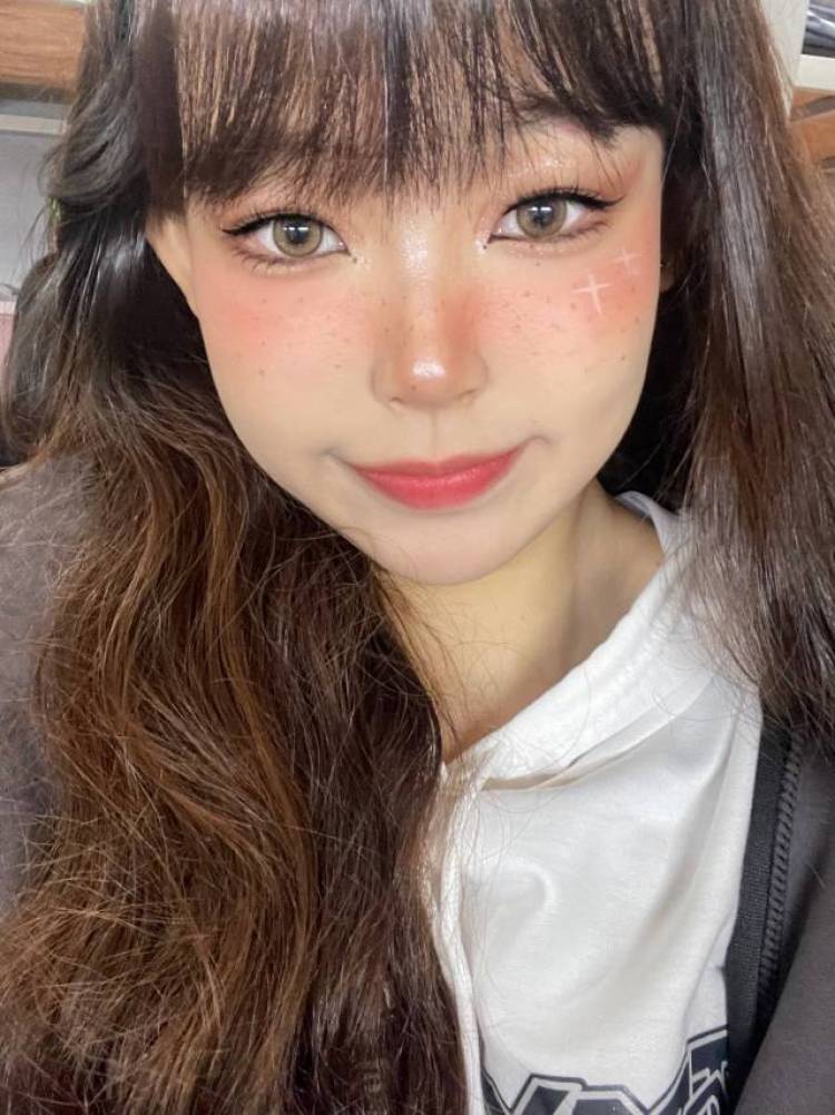 사랑해.-天津市·天津市·河西区-抖音 快手 ***-身高165 舞蹈生 会化妆 会拍照 会修图 可以驾驭各种风格 长发 有耳洞 美妆类的可 穿搭类的也可 接买家秀淘宝逛逛