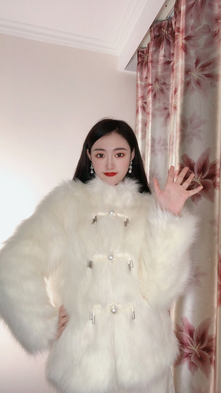 小尾巴👑-河北省·秦皇岛市·北戴河区--身高170,体重110斤,是一名舞蹈演员,刚刚开始做穿搭博主,喜欢拍照,批图,性格活泼,需要模特,寄拍模特,短视频拍摄的可以联系我